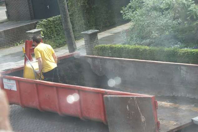afvoeren zwarte grond met container in vught tilburg berkel enschot eindhoven waarle amsterda utrecht rotterdam. dordrecht uden udenhout